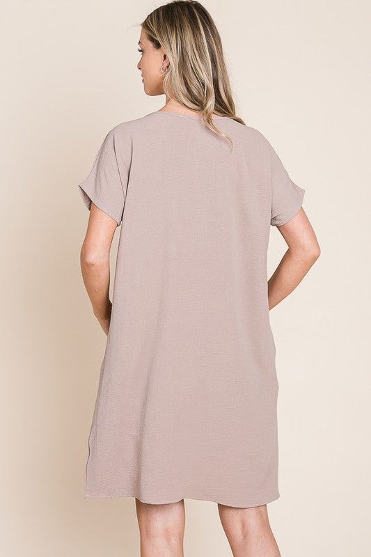 V-Neck Short Sleeve Dress with Pockets For Women – Casual, Stylish and Practical Dress with a Feminine V-Neck Design and Convenient Pockets Stevvex