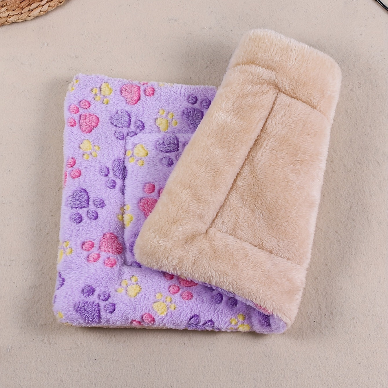 All-Season Dirt-Resistant Rectangular Pet Blanket - Comfortable Dog Paw Heart Print Pet Bed, 1pc Lootquake LLC