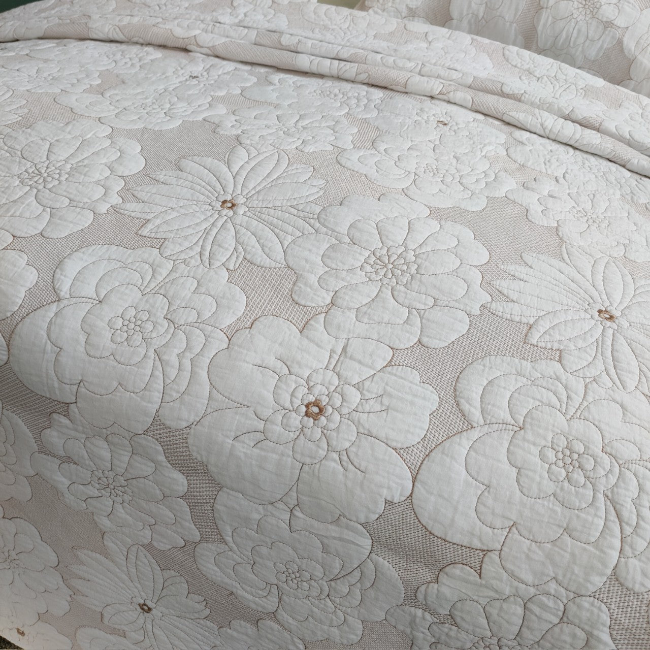 Cotton Thickened Pure White Beige Camellia Embroidery Three-piece Bed Cover Set Pi-Mart