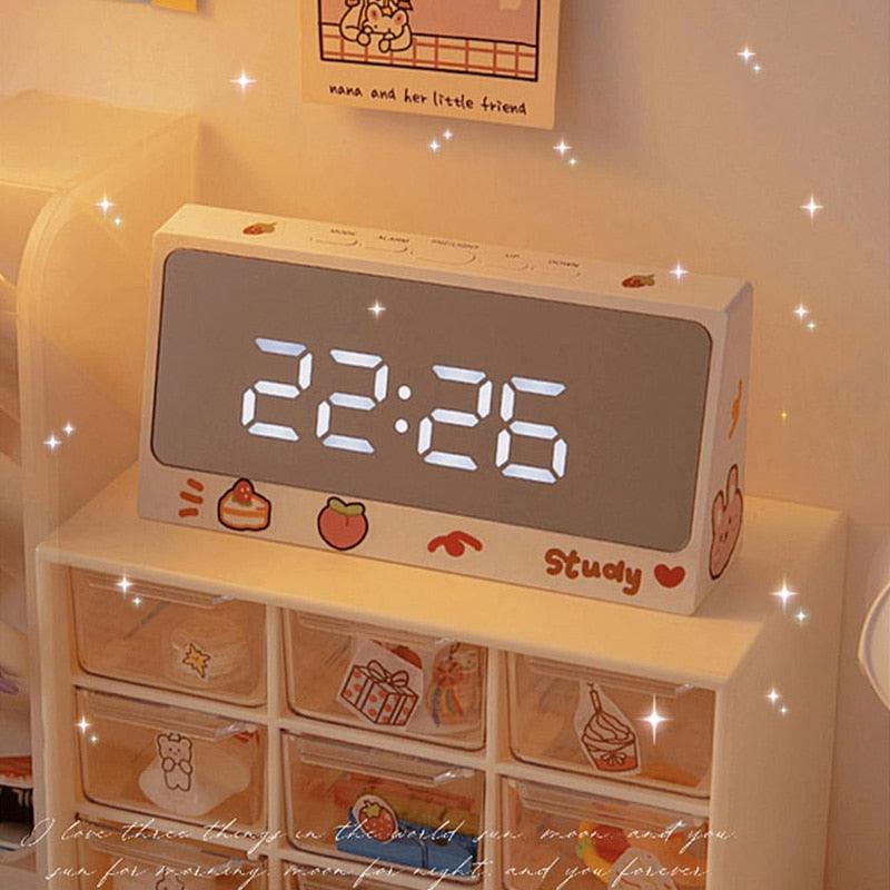 Digital Clock Table Clock Snooze Alarm Cute Silent Mirror Clock Student Desktop Mirror Surface LED Alarm Clock with USB Charger 12/24H Easy Snooze Function Adjustable Brightness Alarm Clocks for Bedroom LED Clock Electronic Clock for Children Stevvex