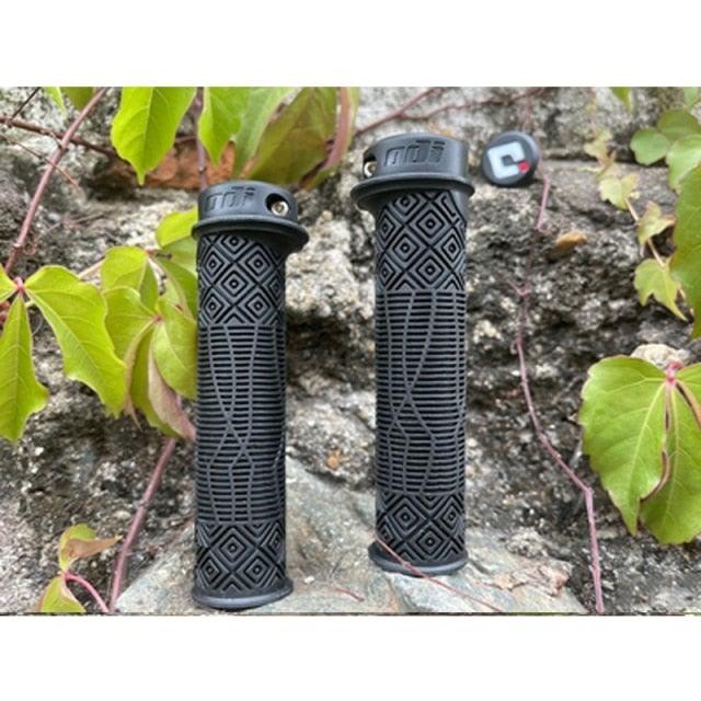Durable Handlebar Grips Lock Ring Bike Handle Durable Wearable Bicycle Grips Single Lock-On Mountain Bike Grips Bicycle Handlebar Locking Grips Non-Slip Multi Colors Simple Design Handle Grips Stevvex