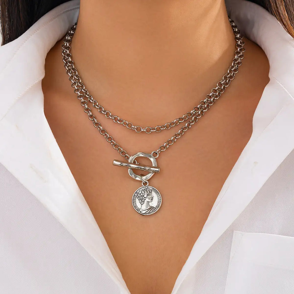 Vintage Ins Portrait Pendant Necklace Suit