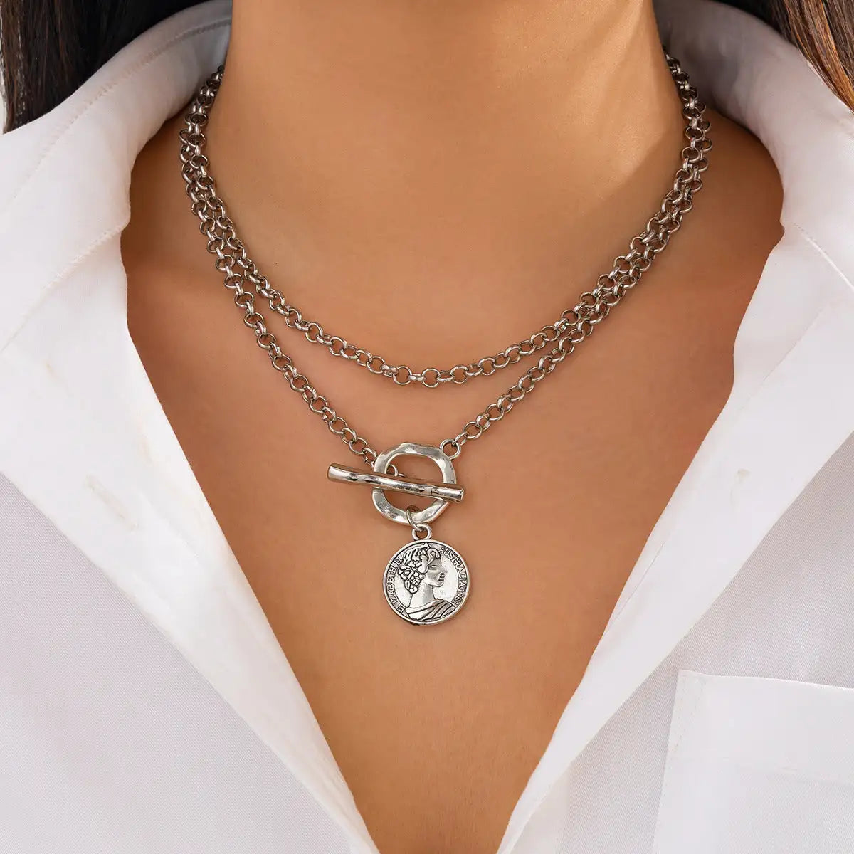 Vintage Ins Portrait Pendant Necklace Suit