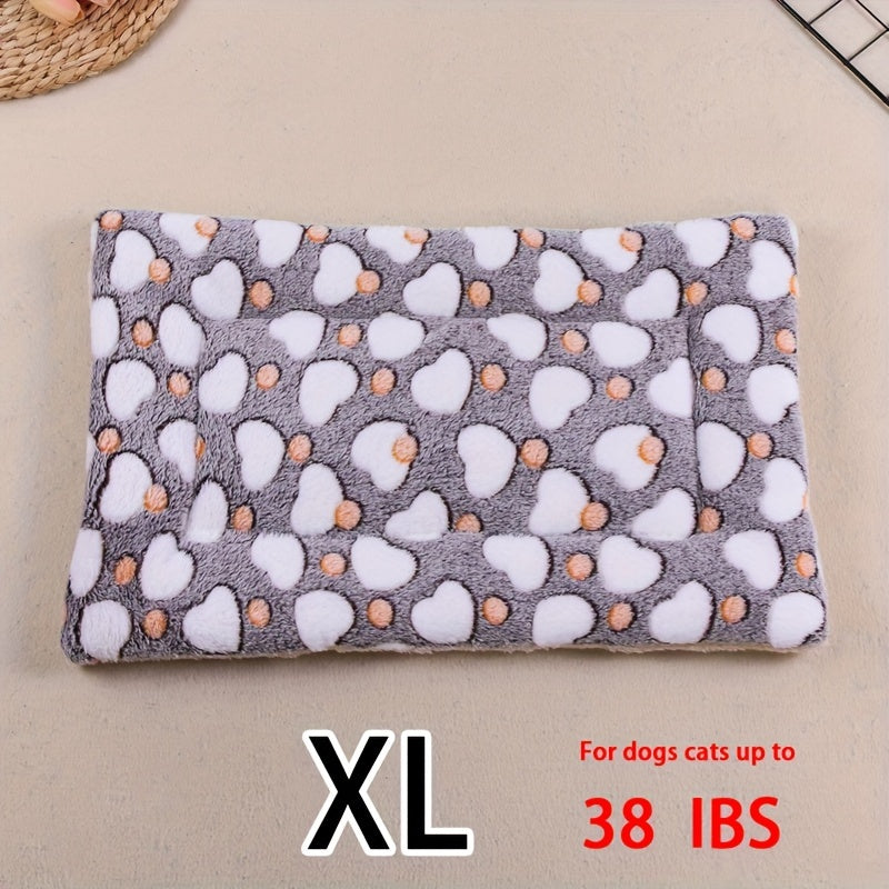 All-Season Dirt-Resistant Rectangular Pet Blanket - Comfortable Dog Paw Heart Print Pet Bed, 1pc Lootquake LLC