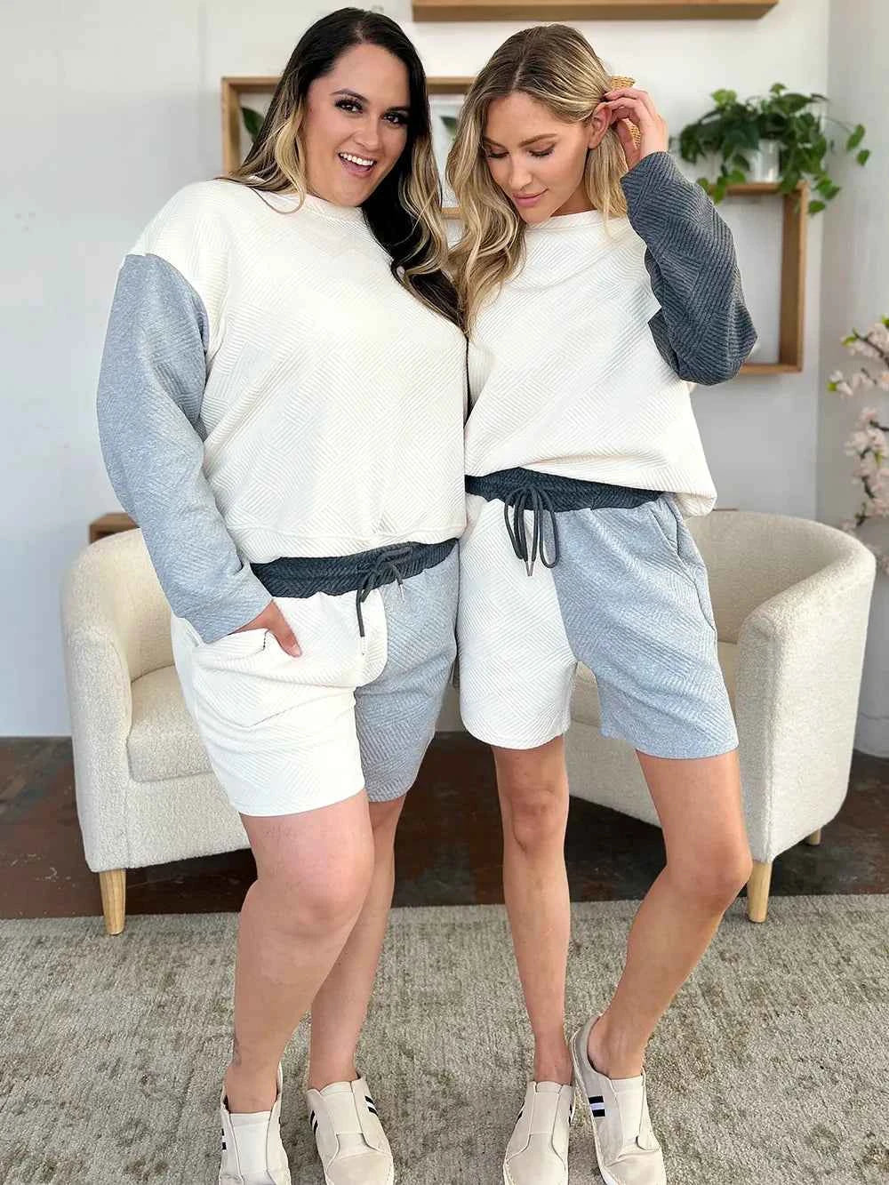 Contrast Chic: Pocketed Two-Piece Shoulder Set THRIXINE