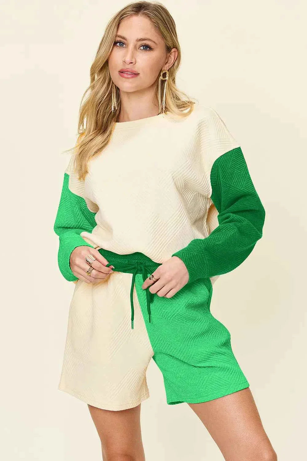 Contrast Chic: Pocketed Two-Piece Shoulder Set THRIXINE