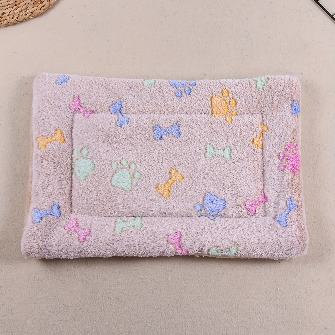 All-Season Dirt-Resistant Rectangular Pet Blanket - Comfortable Dog Paw Heart Print Pet Bed, 1pc Lootquake LLC