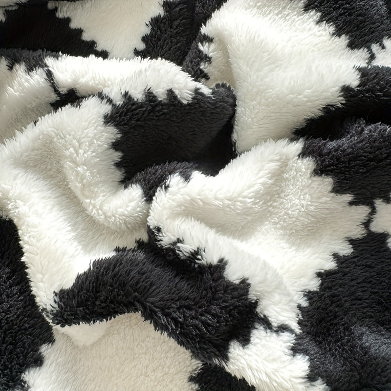 1pc Cozy Traditional Style Plaid Flannel Blanket, Red And White Or Black And White, Soft Panda Velvet (Polyester Fiber), Warm Travel Pet Blanket For Dogs And Cats, Washable, Christmas present Lootquake LLC