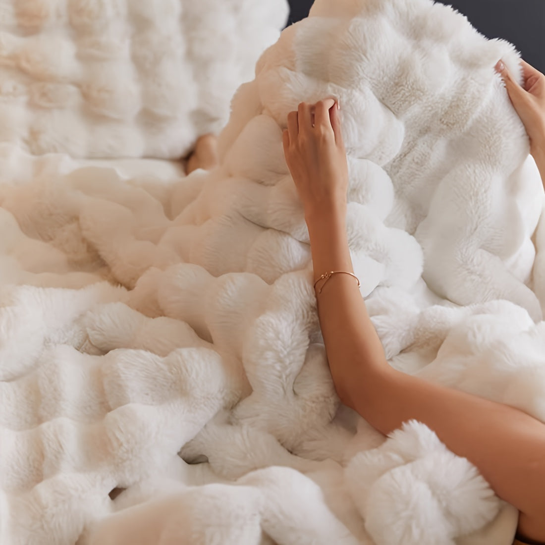 1pc Super Soft Faux Rabbit Fur Blanket - All Seasons Wool Blanket for Bedroom, Office, Camping, and Travel - Warm and Comfortable - Perfect Home Decoration Lootquake LLC