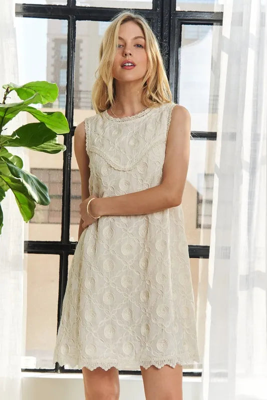 Applique Round Neck Sleeveless Shift Dress For Summer – Classy, Sophisticated, Fashionable, Flattering, Stylish, Timeless Elegance Stevvex