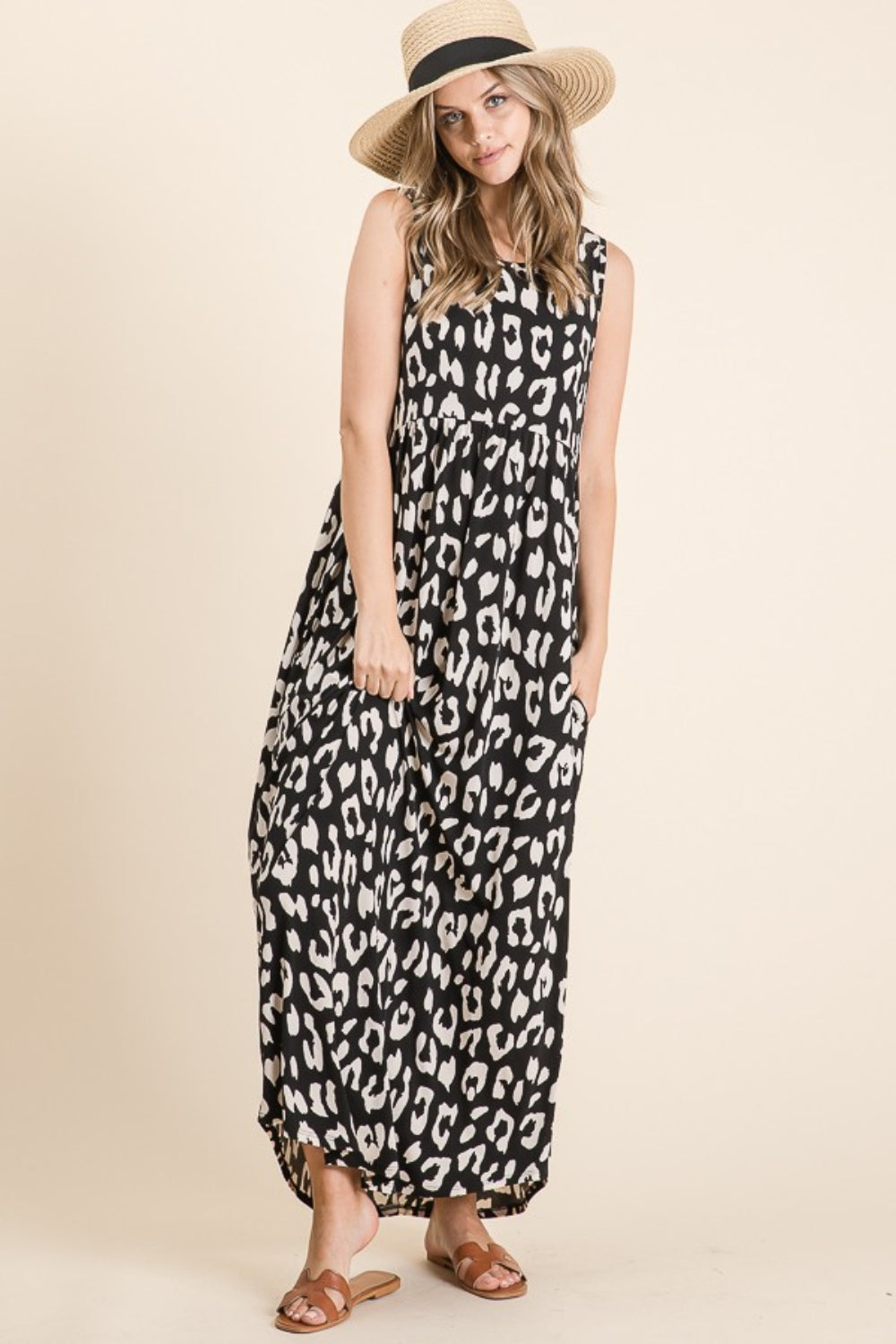Leopard Maxi Dress with Pockets – Trendy Leopard Print Dress, Pocketed Maxi Dress, Shirred Waist Dress, Comfortable Leopard Dress, Stylish Maxi Dress, Chic Animal Print Dress, Casual Chic Maxi Dress Stevvex