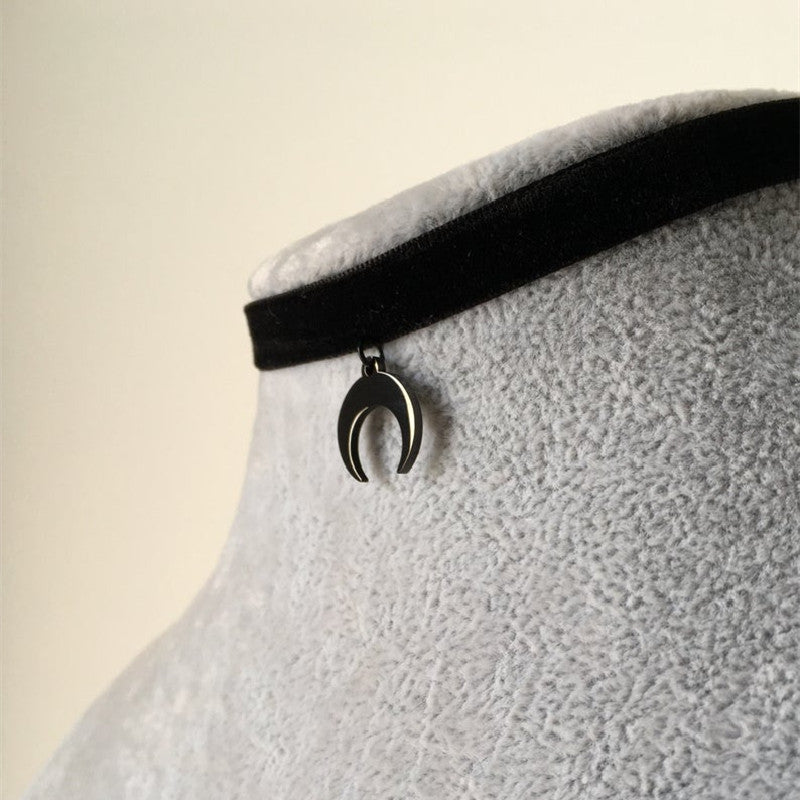 Black Crescent Moon Necklace Pi-Mart