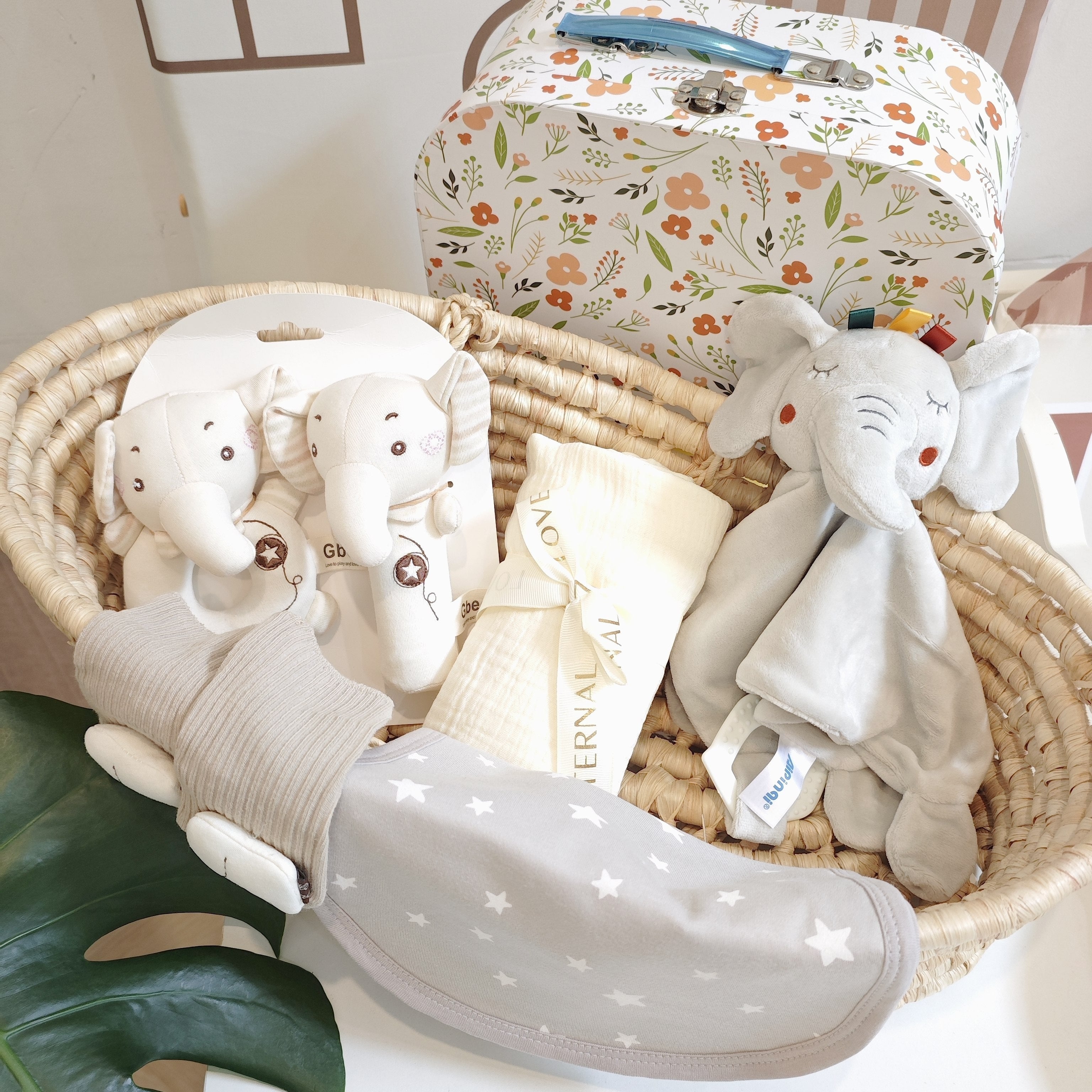 5pcs Youngsters Shower Gift Set - Unique Youngsters Essentials with Cotton Blanket, Elephant Lovey, Socks, and More, Soft & Cozy, Perfect for Boys & Girls, Ideal for Youngsters Shower / Youngsters Collection, for Youngsters