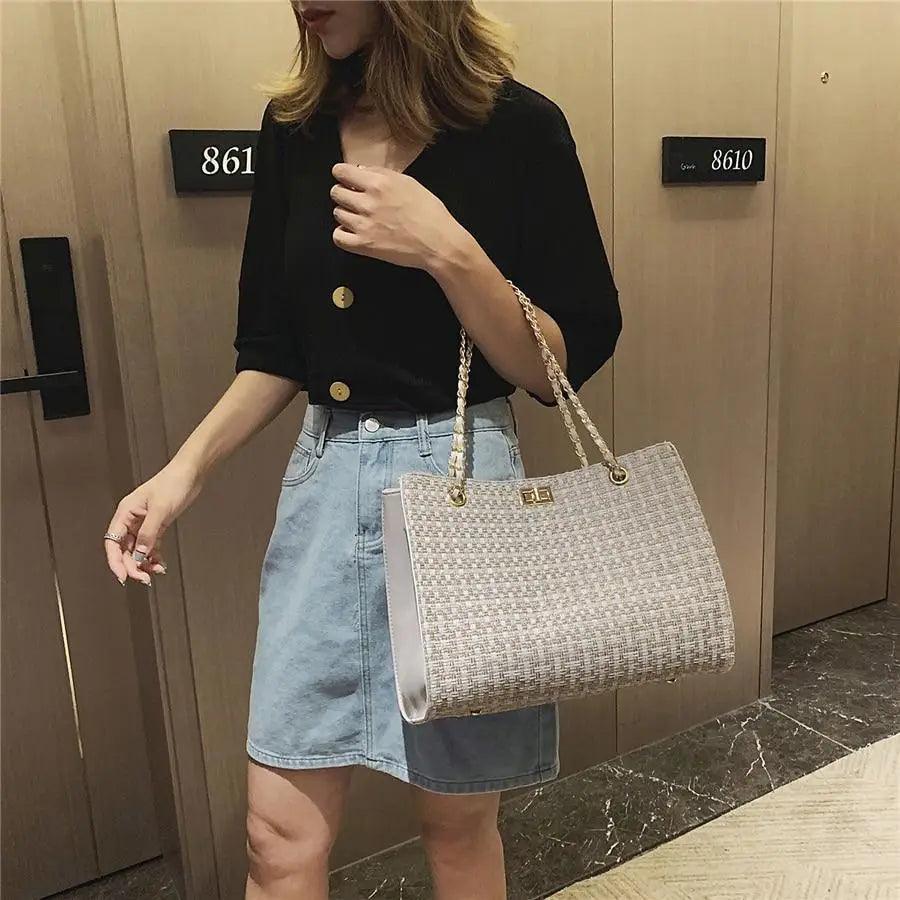 Famous Designer Pu Leather Chain Shoulder Bag/Crossbody Bags With High Quality And Large Capacity For Ladies And Girls Stevvex