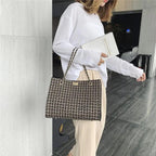 Famous Designer Pu Leather Chain Shoulder Bag/Crossbody Bags With High Quality And Large Capacity For Ladies And Girls Stevvex