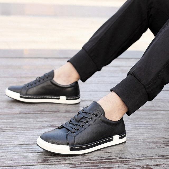 Fashion Leather Mens Shoes Soft High Quality Mens Casual Shoes Flat Footwear Classic Black White Men Fashion Walking Shoes Comfortable Modern Design Stevvex