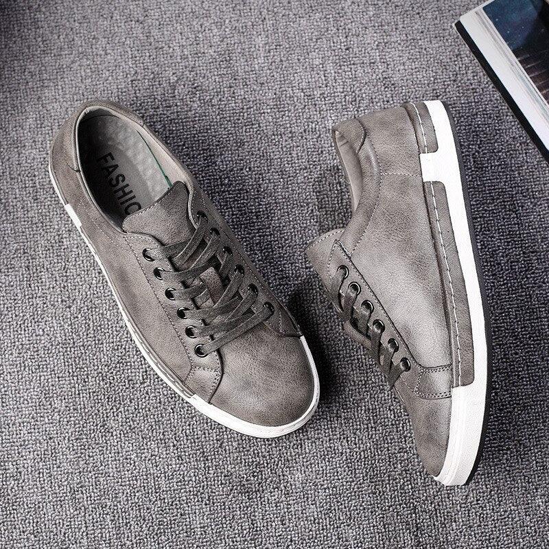 Fashion Leather Mens Shoes Soft High Quality Mens Casual Shoes Flat Footwear Classic Black White Men Fashion Walking Shoes Comfortable Modern Design Stevvex