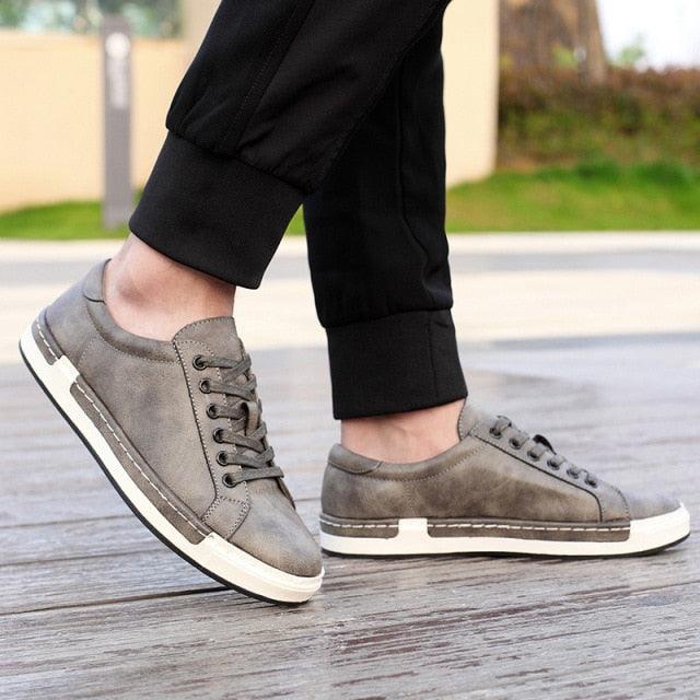 Fashion Leather Mens Shoes Soft High Quality Mens Casual Shoes Flat Footwear Classic Black White Men Fashion Walking Shoes Comfortable Modern Design Stevvex