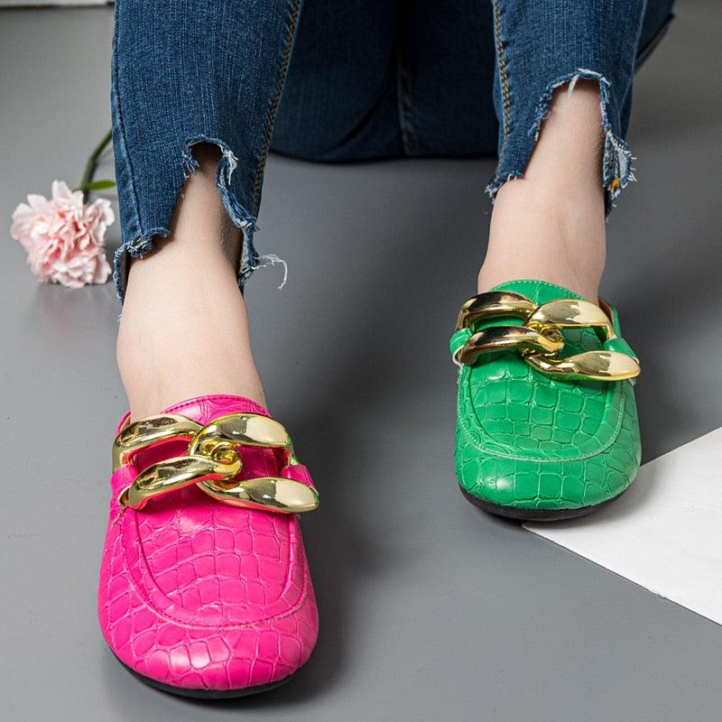 Gold Chain Women Slipper Closed Toe Slip On Mules Shoes Round Toe Low Heels Casual Slides Flat Mules Comfortable Slides Mules Shoes Ladies Slip-On Luxury Shoes Stevvex