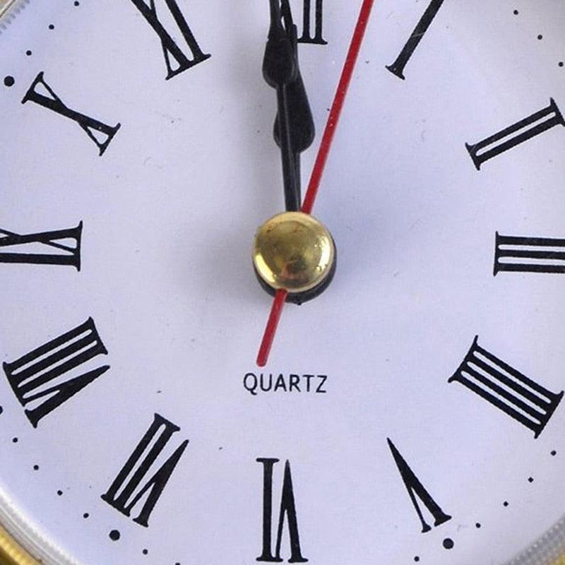High Quality Vintage Black Metal Art Table Clock Metal Retro Silent Non-Ticking Battery Control Classic Roman dial Small Table Clock for Bedrooms Stevvex