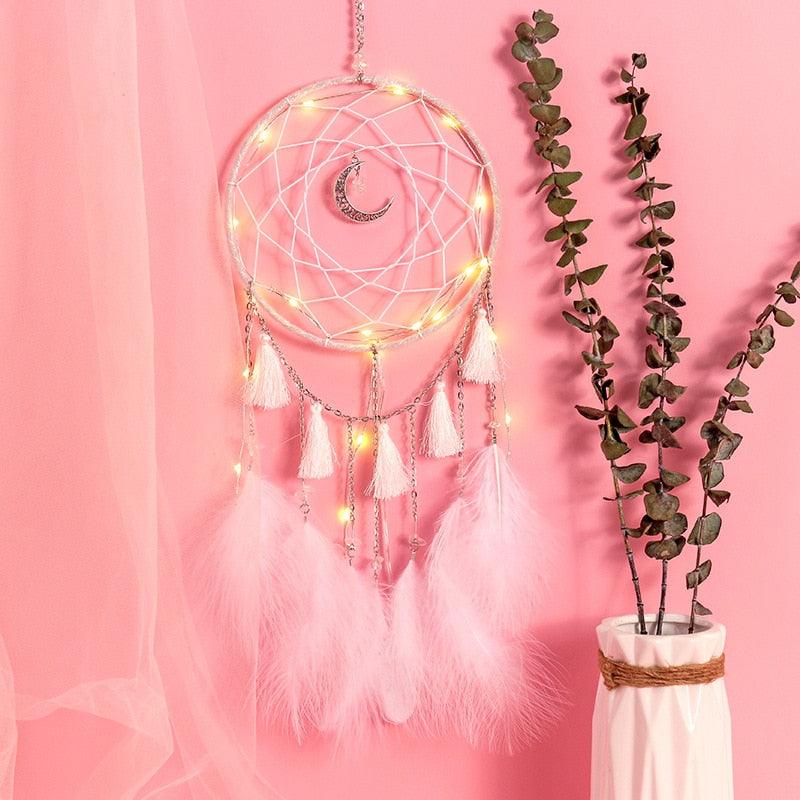 LED Dream Catcher Lamp Flying Wind Chimes Lighting Dream-catcher Handmade Ornaments Traditional Gifts Feather Pendant Romantic Creative Wall Hanging Home Wall Decoration Ornament Craft Native American Style Stevvex