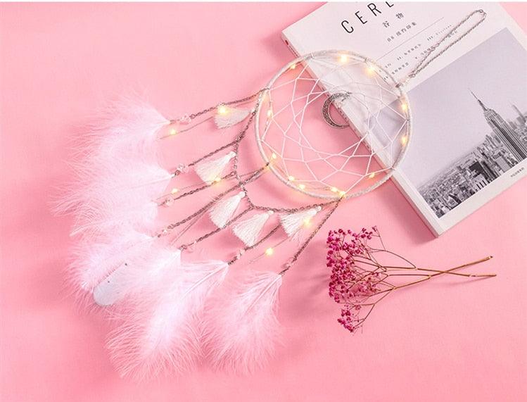 LED Dream Catcher Lamp Flying Wind Chimes Lighting Dream-catcher Handmade Ornaments Traditional Gifts Feather Pendant Romantic Creative Wall Hanging Home Wall Decoration Ornament Craft Native American Style Stevvex