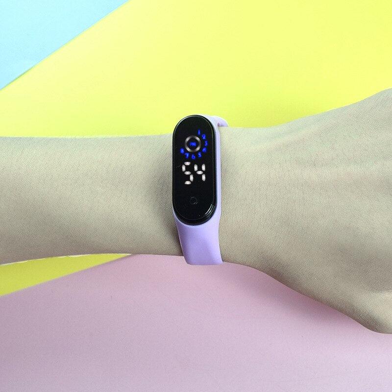 LED Electronic Boys Girls Watch Digital Silicone Wristwatch Fashion Casual Universal Watch Unisex Sport Watch Led Digital Silicone Strap Digital LED Sports Watch For Women Kids Stevvex
