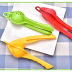 Lemon Squeezer Liquid Portable Multi-Functional Lemon Squeezer Manual Orange Citrus Juicer Home Lemon Clip Squeeze Juice Mini Orange Press Juice Kitchen Tools Manual Fruit Juicer Mini Blender Stevvex