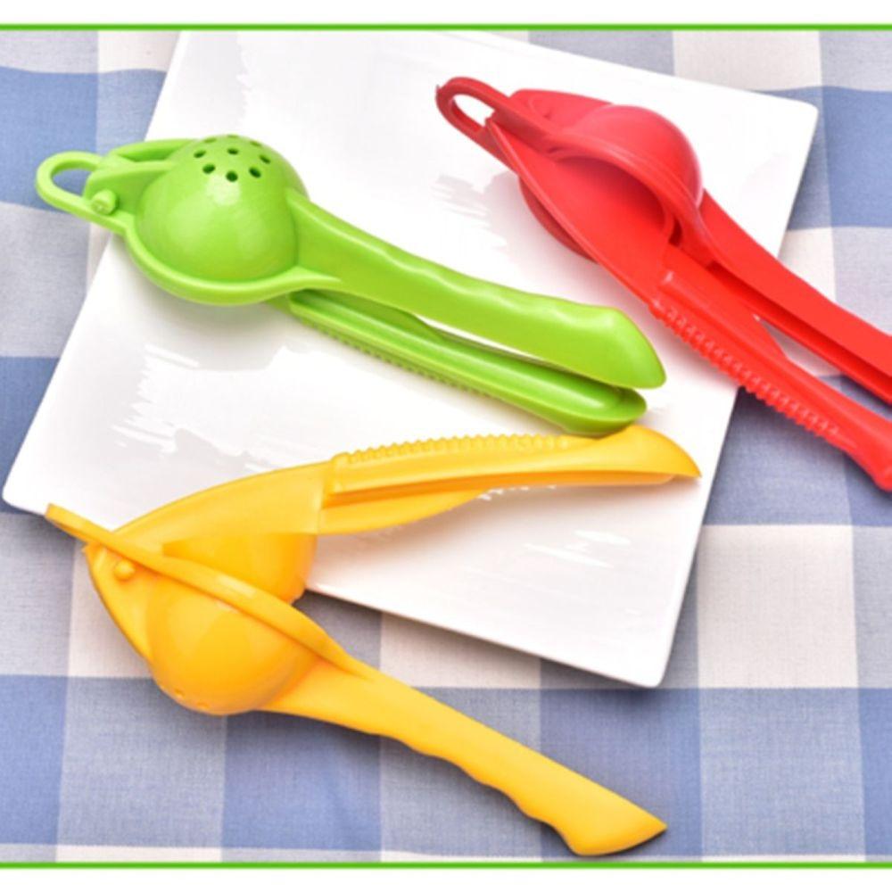 Lemon Squeezer Liquid Portable Multi-Functional Lemon Squeezer Manual Orange Citrus Juicer Home Lemon Clip Squeeze Juice Mini Orange Press Juice Kitchen Tools Manual Fruit Juicer Mini Blender Stevvex
