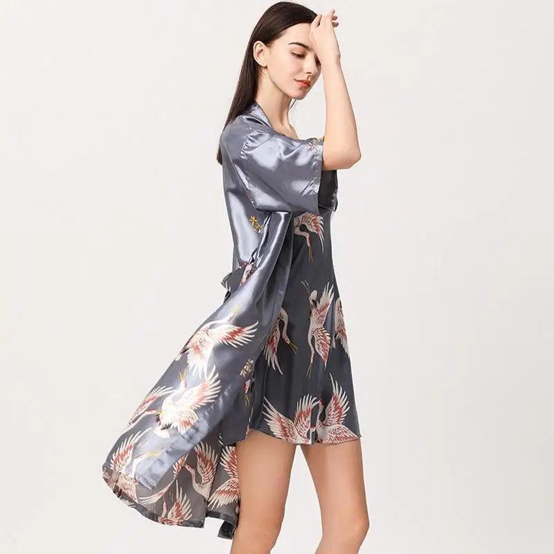 Lightweight Black Floral Birds Printed Women Bathrobe Elegant Design Floral Breathable Robe Stevvex