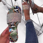 Luxury Rhinestone Slippers New Women Fashion Wild Beach Flip Flops Flat Bottom Outdoor Sandals Open Toe Flat Sandals Rhinestone Glitter On Casual Fashion Ladies Slippers Stevvex