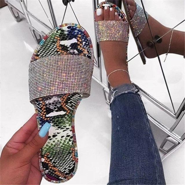 Luxury Rhinestone Slippers New Women Fashion Wild Beach Flip Flops Flat Bottom Outdoor Sandals Open Toe Flat Sandals Rhinestone Glitter On Casual Fashion Ladies Slippers Stevvex