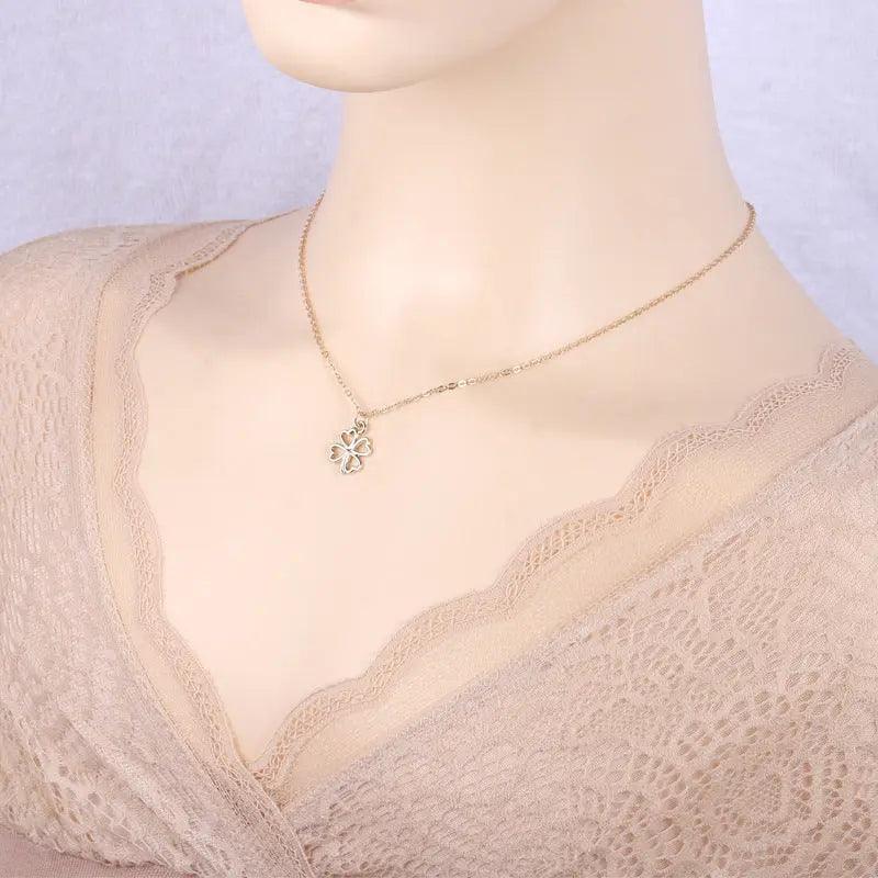 MAC041 Platinum plated Four Leaf Clover Pendant Necklace - SJB-DIAMOND ELITES