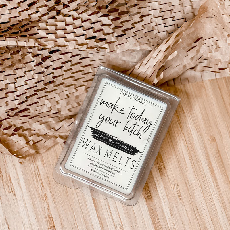 International Sugar Cookie Scented Candle Sweet Vanilla Sugar Bakery Holiday Nostalgia Fragrance BandsCo Straps