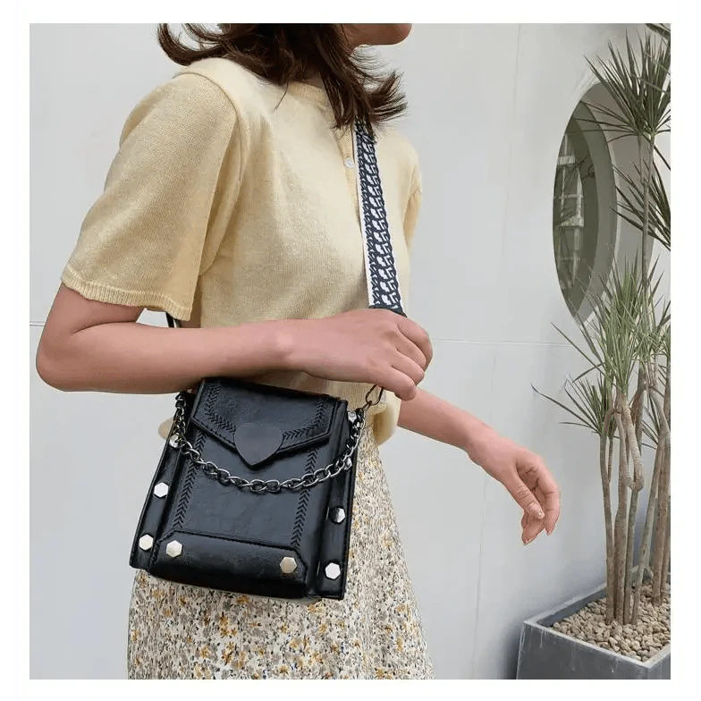 Modern Elegant Stunning Heart-Shaped Women's Bag Cute Studded Shoulder Bag For Women And Girls Stevvex