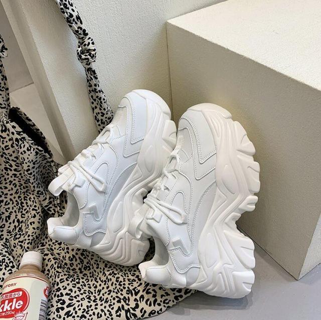 Modern Thick Platform Sneakers White Woman Vulcanize Shoes Luxury Tennis Sneakers Trainers Lace Up Fashion Comfortable Walking Footwear New Lightweight Sneakers Stevvex