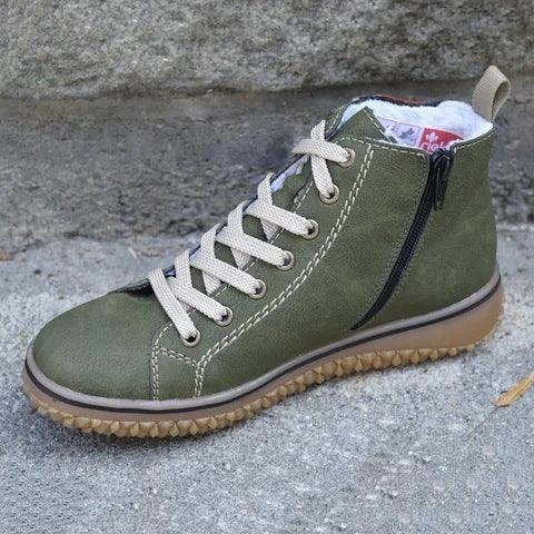 Modern Womens Warm Soft Boots Winter Plush Casual Sports Shoes Trend Retro Ankle Boots Outdoor Walking High Top Sneaker Winter Warm Hook Loop Snow Plush Lining Walking Shoes Stevvex