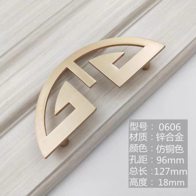 New Chinese Golden Cupboard Door Drawer Concealed Buckle Handle Wardrobe Zinc Alloy Hardware Handle Kitchen Cupboard Hardware Modern Style Furniture Door Pulls Stevvex
