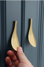 Nordic Style Solid Brass Gold Leaf Shaped 32mm Cabinet Knob Door Pulls Furniture Handles Knob Cabinet Knob Door Pulls Nordic Style Furniture Handles Knob Creative Light Luxury Handle Golden Leaf Handle Wardrobe Shoe Cabinet Bathroom Cabinet Handle Stevvex