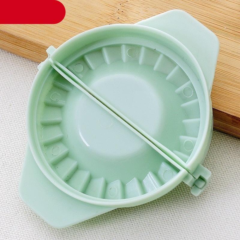 Plastic Dumpling Molds Food Maker Dough Press Pie Hand Mould Creative Tools Kitchen Accessories Dumpling Maker Stuffed Dumpling Plastic Mold Filling Cooking Tool Kitchen Accessories Stevvex