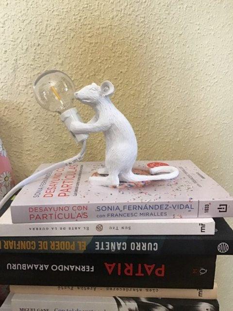 Postmodern Resin Animal Rat Mouse Table Lamp Small Mini Mouse Cute LED Night Lights Home Décor Desk Lights Bedside Lamp Decorative Table Lamp Cute Study Lamps for Bedroom Décor Stevvex