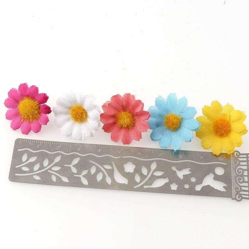 100PC/lot 2.5cm Mini Daisy Decorative Flower Artificial Silk Flowers Party Wedding Decoration Home Decor (without stem) Decoration Flowers Wall Heads for Home Wedding Decoration Wreath Accessories Craft Fake Flower Stevvex