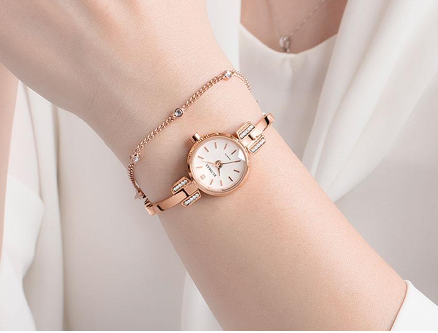 Luxury Small Silver Women Watch Modern Bracelet Wristwatch Quartz Waterproof Mini Round Design Stevvex