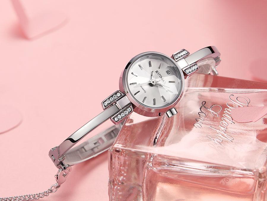 Luxury Small Silver Women Watch Modern Bracelet Wristwatch Quartz Waterproof Mini Round Design Stevvex