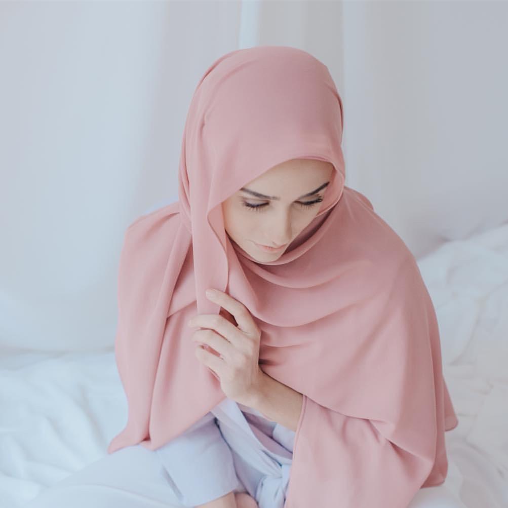 Winter Fashion Long Solid Color Soft Muslim Bubble Chiffon Hijab Scarf Shawls Hijab Elegant Scarf Wrap Lightweight Islamic Head Wear Escharpe Shawls Headband Wraps Lightweight Head Scarves Ladies Hijabs For  Women Stevvex