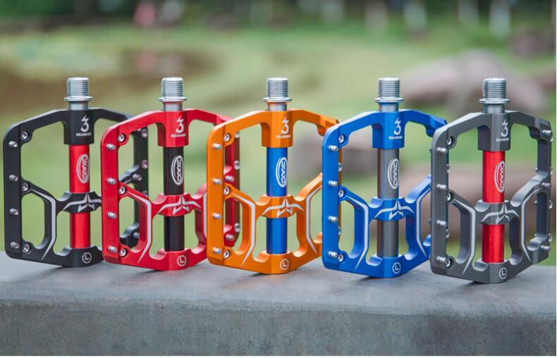 Wide Flat Mountain Road Cycling Bicycle Bike Pedal 3 Sealed Bearings 9/16 in Aluminum With Removable Antiskid Cleats Mountain Bike Pedal Platform Flat Bicycle Pedals Aluminum Alloy Non-Slip Metal Bike Pedals With 3 Bearings For Road Stevvex