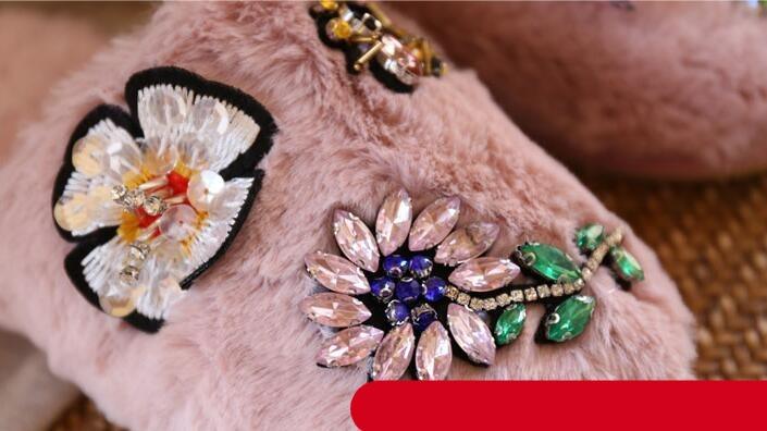 Winter Woman Warm Home Slippers Women Diamond Flip Flops Fur Slides Anti-slip Indoor Slippers Slip On Bedroom Shoes Memory Foam Wool Lining Indoor Ourdoor Non Skid Slippers Stevvex