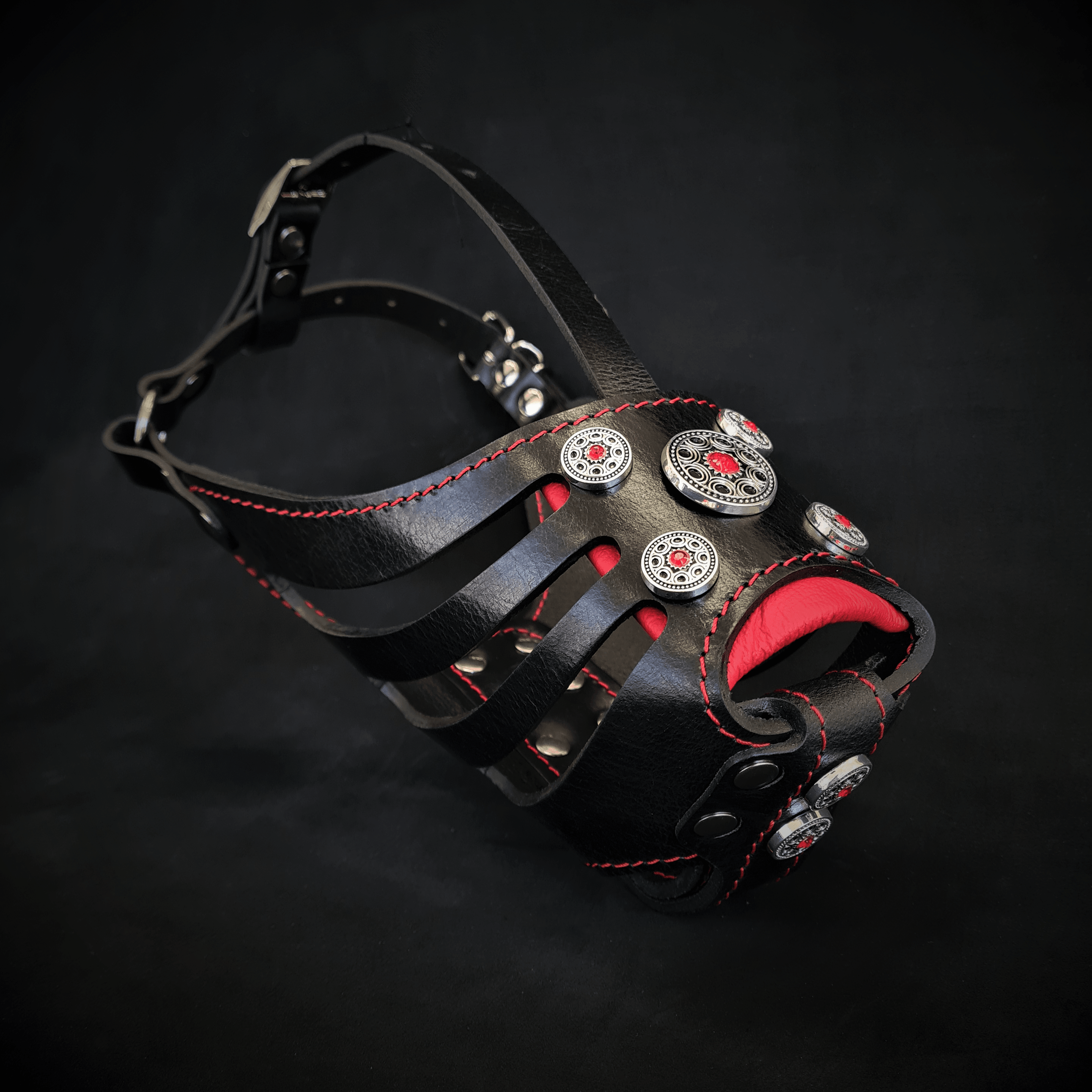 The ''Bijou'' Basket Muzzle Black & Red - SJB-DIAMOND ELITES