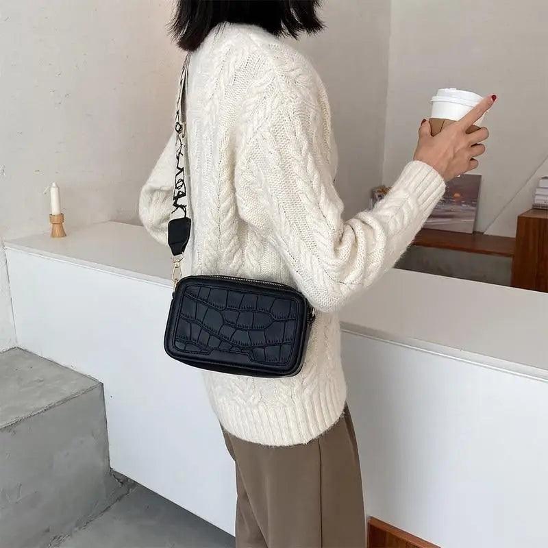 Retro Waist Bag PU Leather Fanny Pack Purse Leather with Gold Chain Strap Stylish Waist Pack Women Belt Bag Multifunctional Chest Bag Stevvex