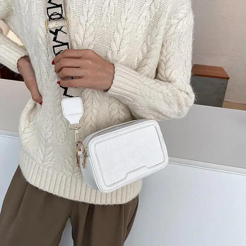 Retro Waist Bag PU Leather Fanny Pack Purse Leather with Gold Chain Strap Stylish Waist Pack Women Belt Bag Multifunctional Chest Bag Stevvex